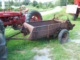 International Harvester Model 100 Manure spreader. Very good condition. Has new bed chain, missing left side chain cover. $950.00